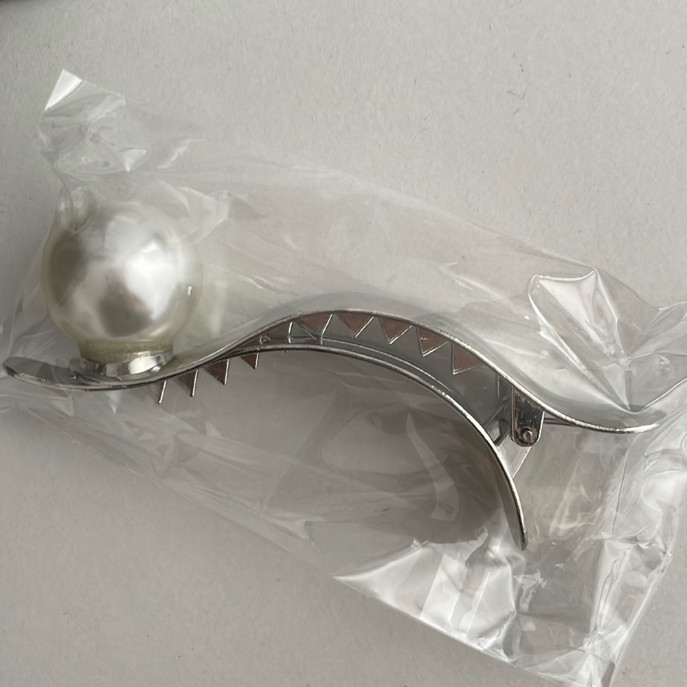 Hair claw